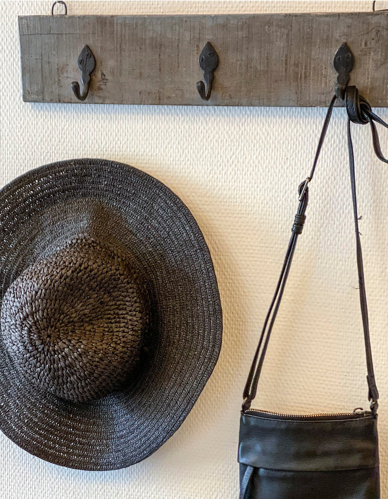 Knagerække med 3 kroge af genbrugt træ fv. vintage grå