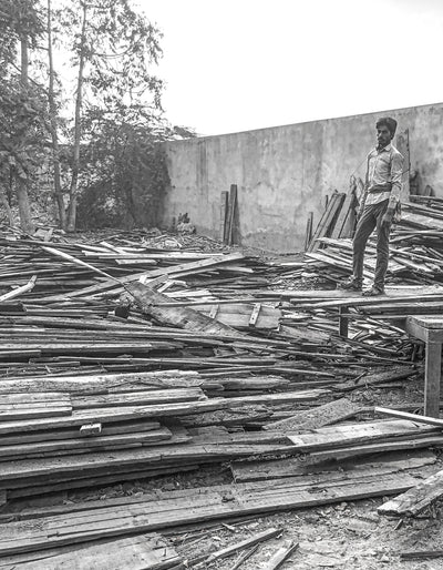 Knagerække med 3 kroge af genbrugt træ fv. vintage grå